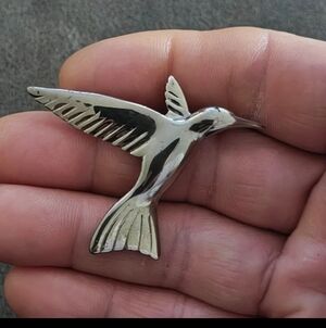 Elegant 1980s Vintage Silver Tone Hummingbird Brooch Pin
